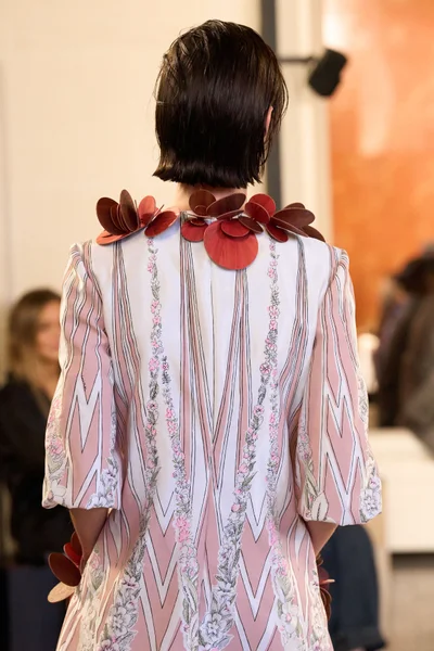 Look 25